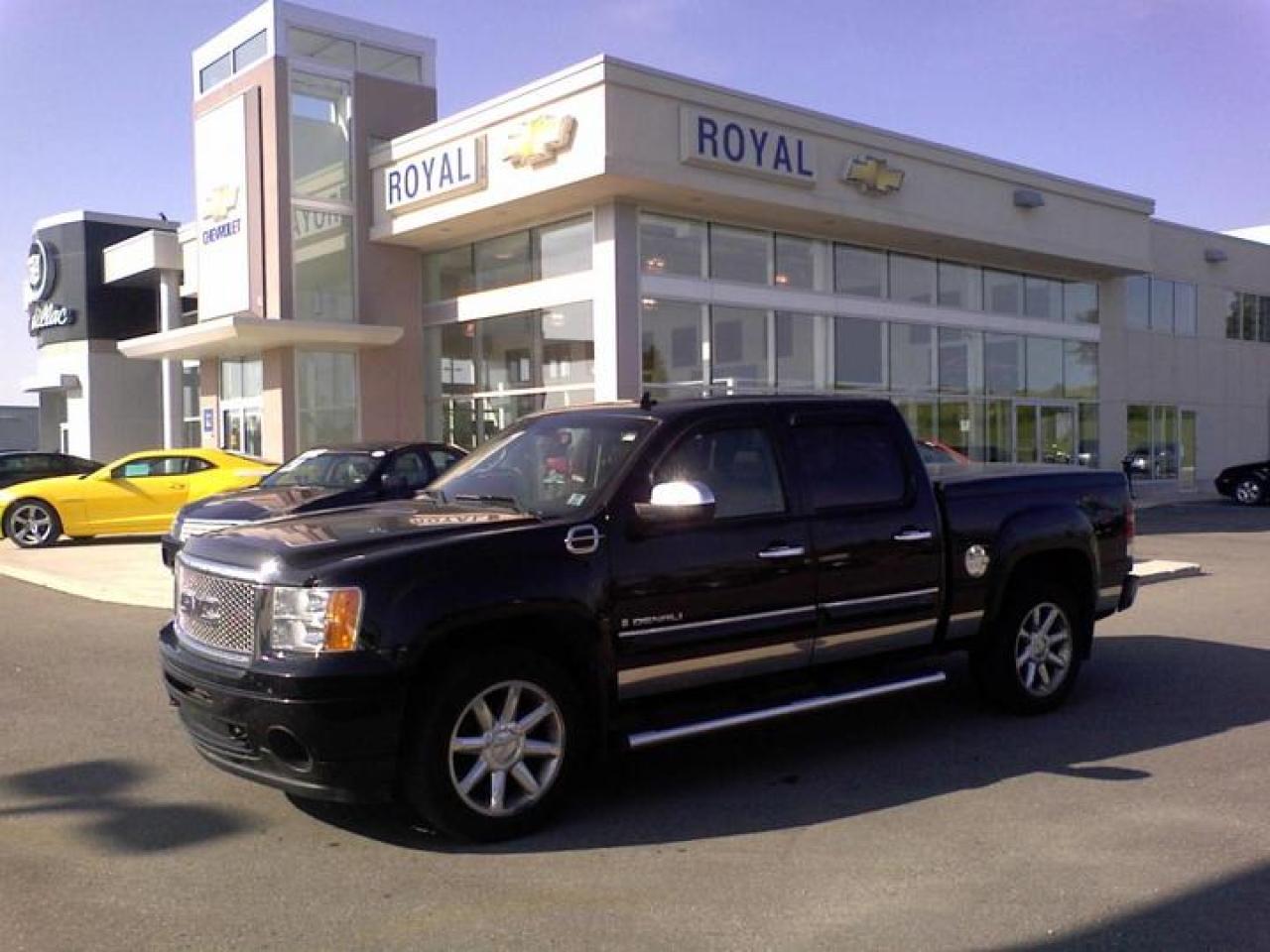 Used 2008 GMC Sierra 1500 Denali Pickup 4D 5 3/4 ft for sale in Orangeville, ON