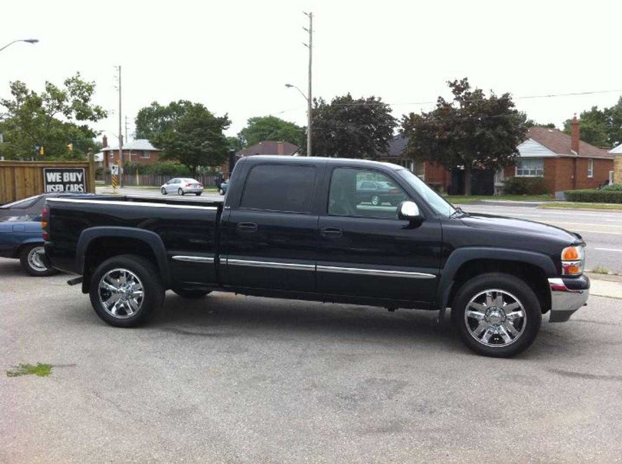 20 Chrome mag wheels. 
Headache rack, Rhino liner, mud guards, wind deflector, SLE Chrome package.
WEVE PIMPED YOUR TRUCK!
