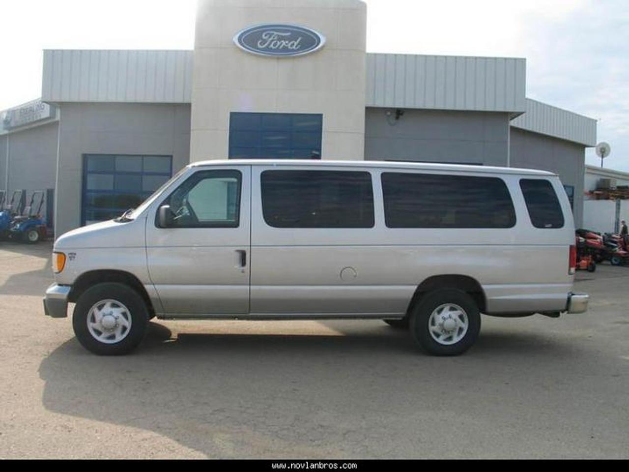 Used 2001 Ford Econoline Wagon XLT for sale in Paradise Hill, SK