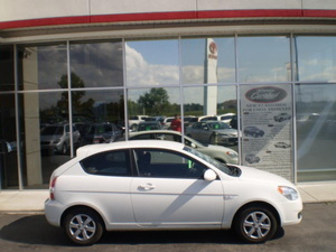 Used 2009 Hyundai Accent L 3DR HATCHBACK for sale in Calgary, AB