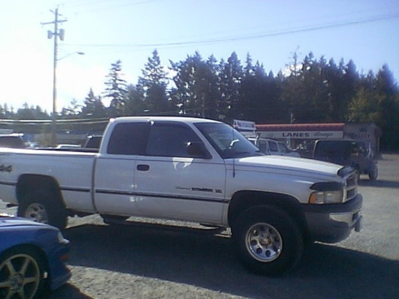 Used 1996 Dodge Ram 1500 ST Club Cab 6.5-ft. Bed 2WD for sale in Parksville, BC