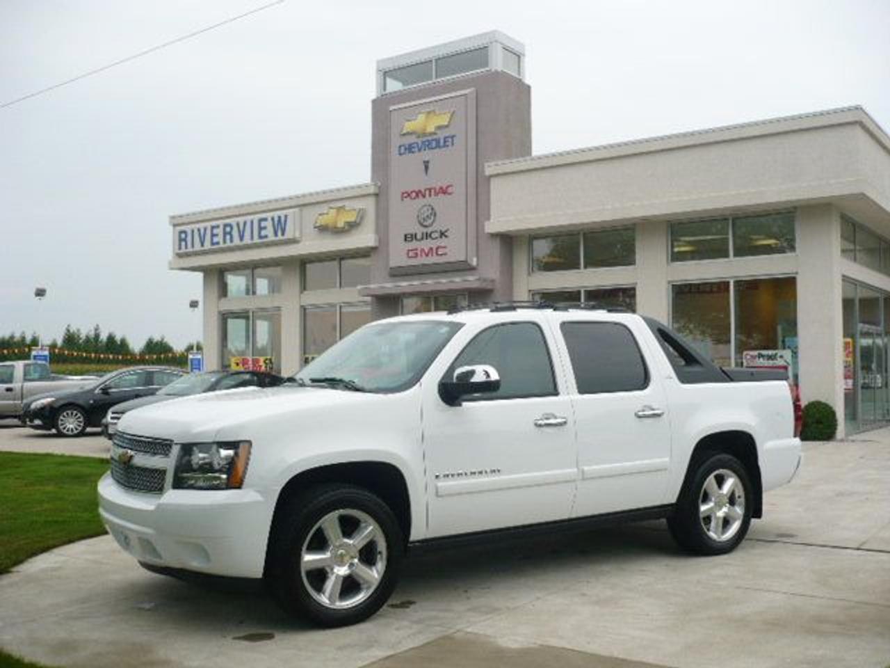 Sunroof & DVD
Over 100 used vehicles available WITH PHOTOS at www.riverviewgm.ca or call us toll free at 1-800-828-0985. Click on the direct link inside this ad. Price includes all fees. HST is extra.
