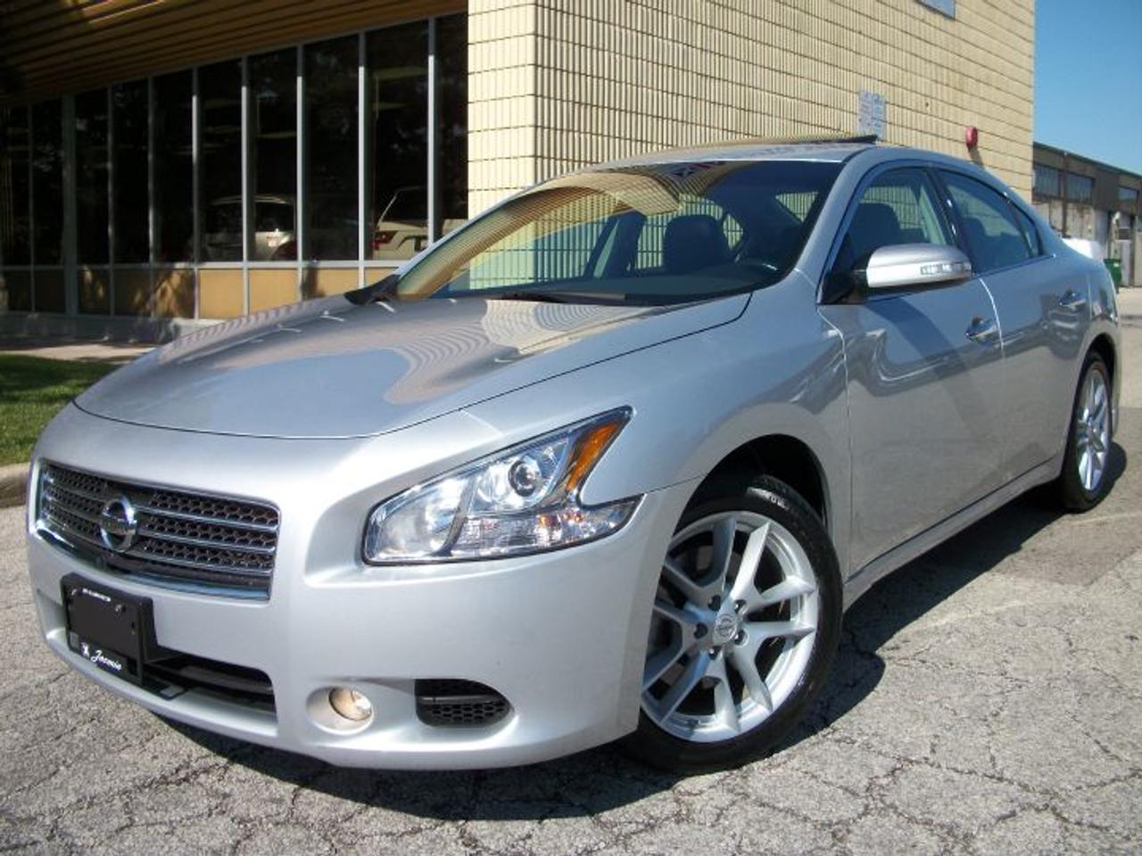 CarProof Verified&Clean-Silver On Black Leather-Blutooth-MP3-P/SunRoof-18AlloyWheels-Xenon Lights-FogLights-Xtronic Cvt System-3.5L engine Size-Balance of warranty from Nissan!!!