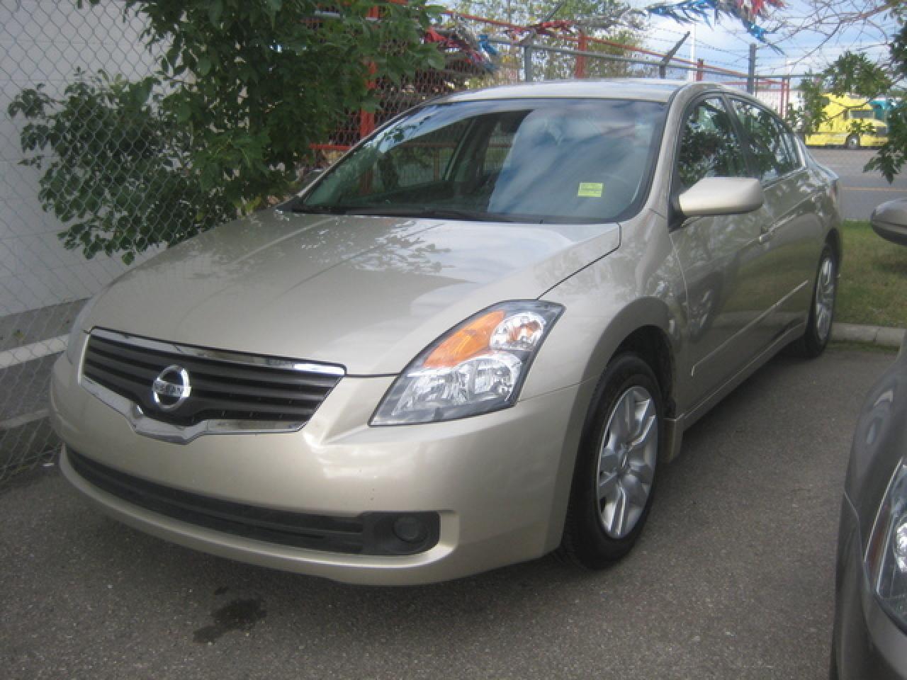 Used 2009 Nissan Altima 2.5 S for sale in Calgary, AB