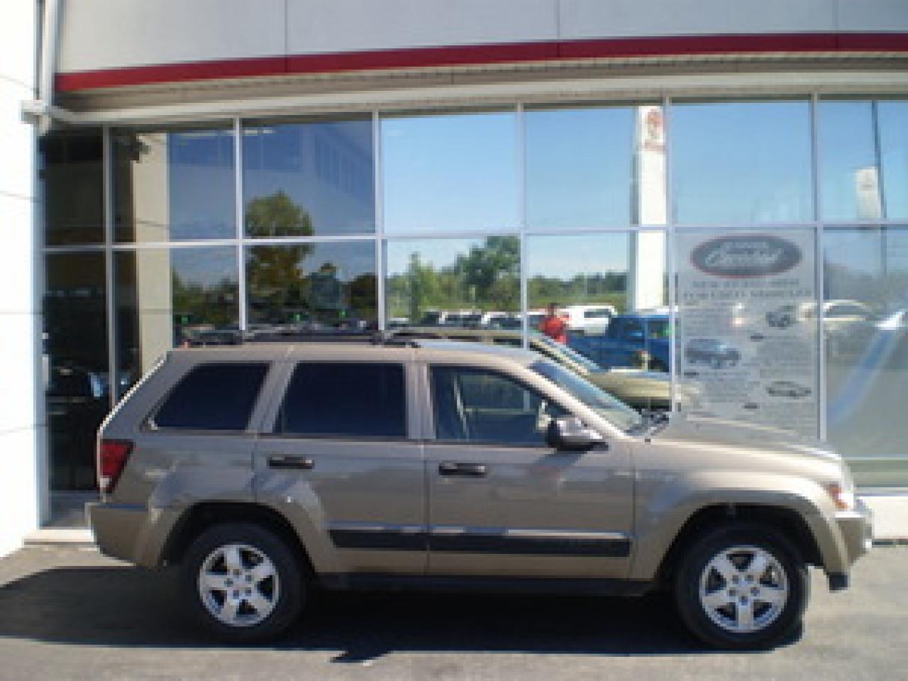 Used 2005 Jeep Grand Cherokee LAREDO 4x4 for sale in Calgary, AB