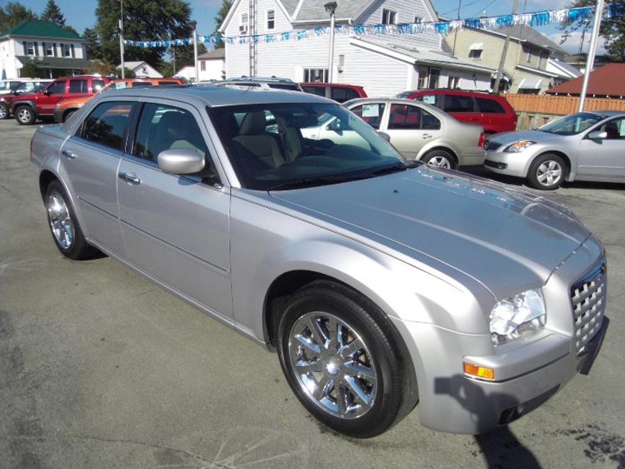 <p>LOW KMS!! ONLY 20,000 KMS!! 1-OWNER LEASE! NO ACCIDENTS! IN SERVICE DATE: AUG. 31/07! BALANCE OF CHRYSLER WARRANTY! LIKE NEW CONDITION!!</p>