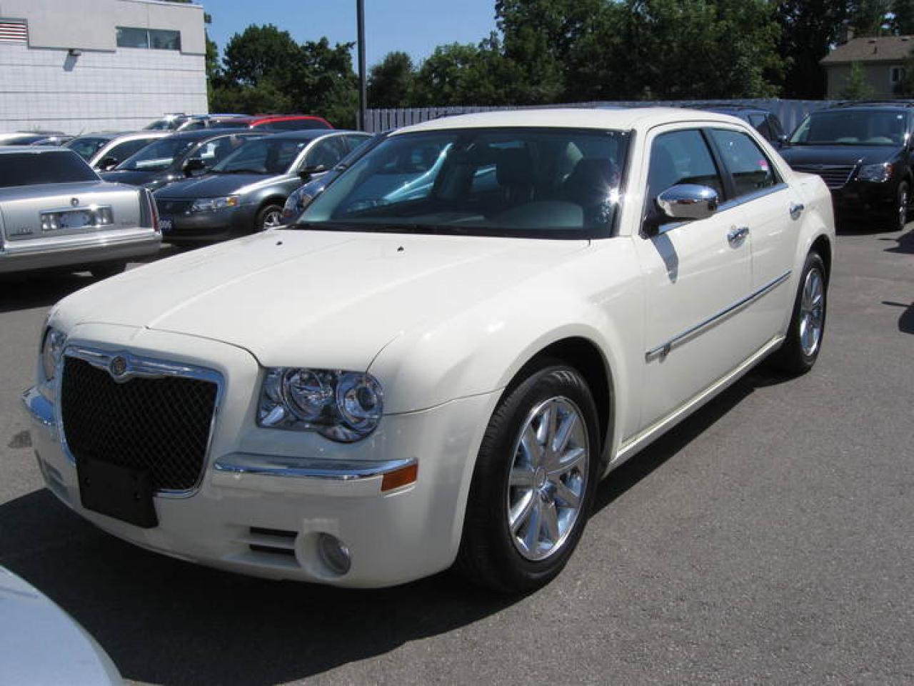 Used 2010 Chrysler 300C  for sale in Mississauga, ON