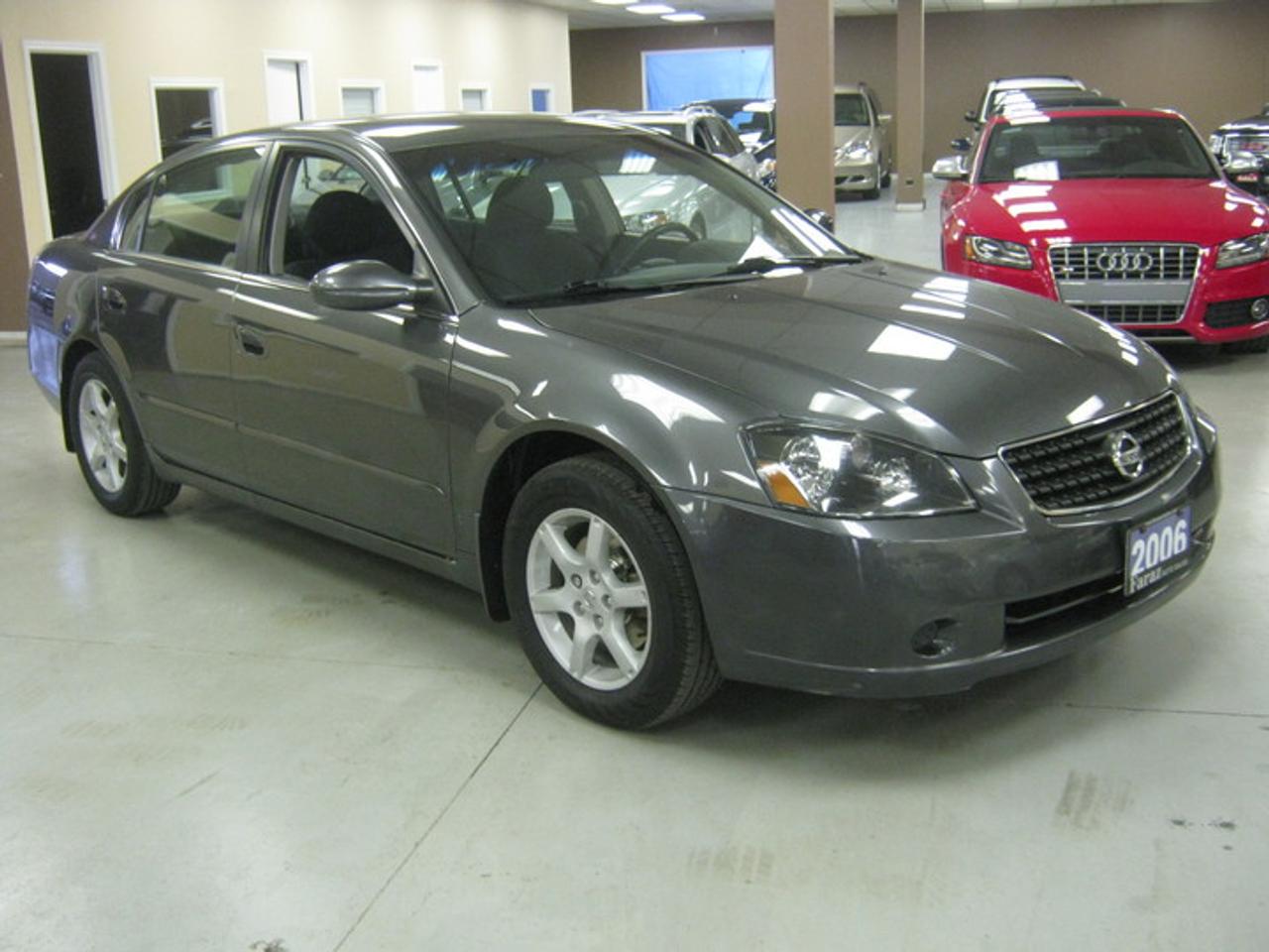 *** Canadian Car, One Owner off Lease, Auto, 2.5L, 4 doors, P/Seats, All power options, Smoke Grey on Grey Interior, Cruise Control, Alloy Wheels, am/fm/CD, a/c, keyless entry. ***