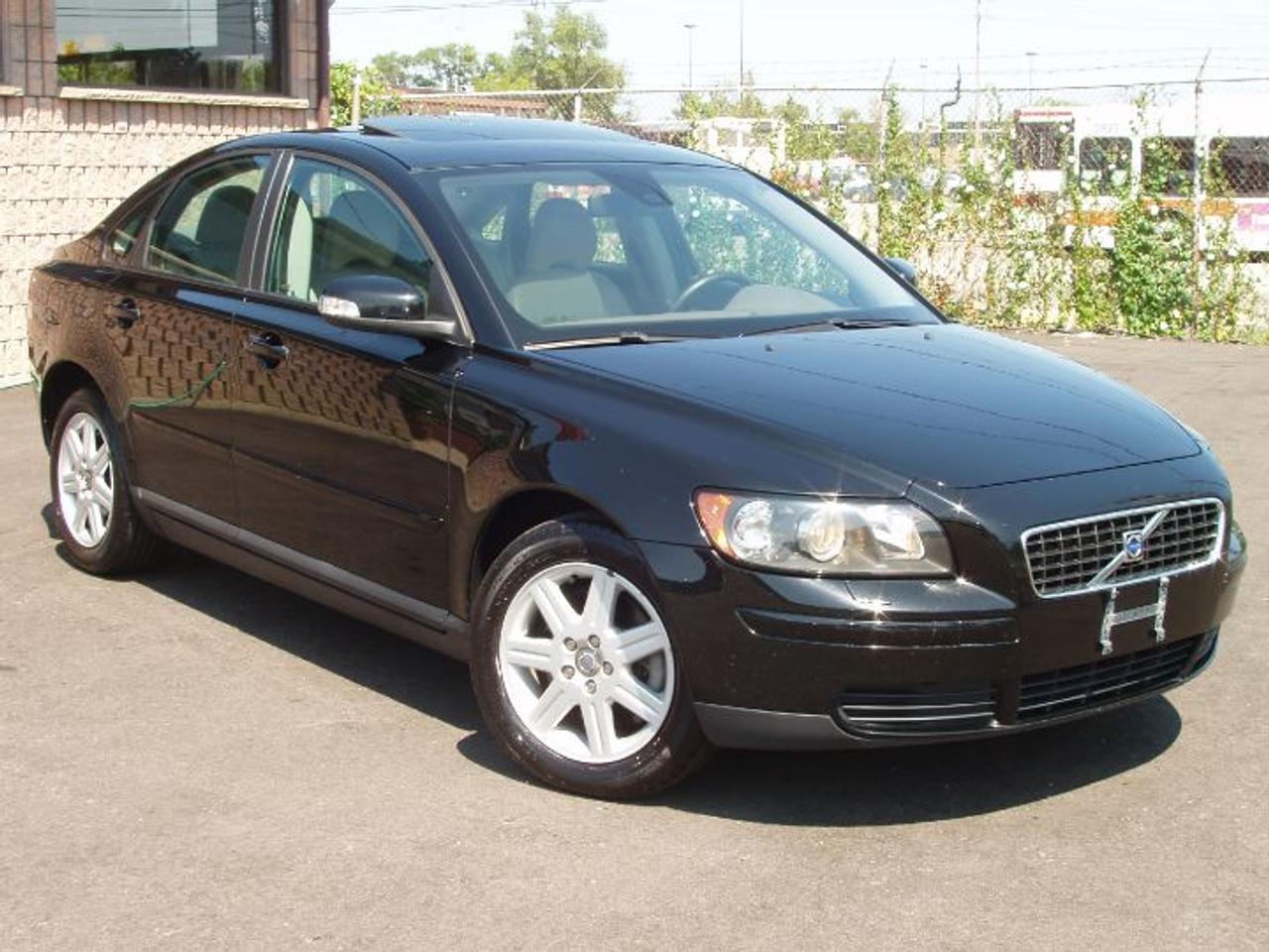 2007 VOLVO S40 2.4, AUTO, GEARTRONIC, LEATHER, PW.SEAT, HEATED SEATS, POWER GLASS SUNROOF, PW.MIRRORS, PW.WINDOWS, PW.LOCKS, KEYLESS ENTRY, CD CHANGER, FOG LIGHTS, ALLOY WHEELS, NICELY EQUIPPED. CERTIFIED AND E-TESTED. **NO HIDDEN FEES** ALL FEES INCLUDED IN PRICE JUST ADD TAXES. 62,000KM, $19,500.