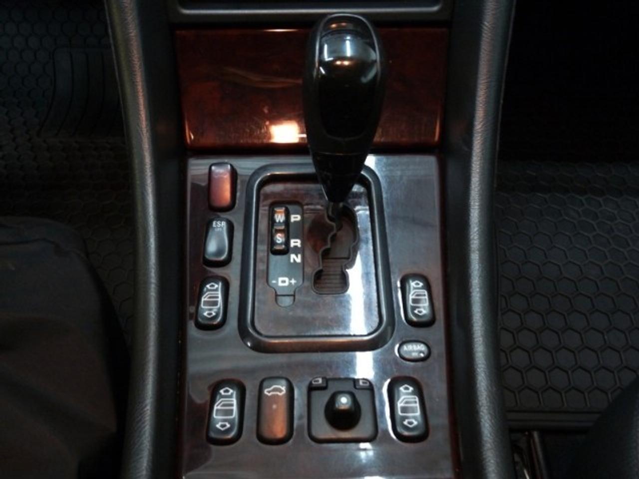 620987.10870476