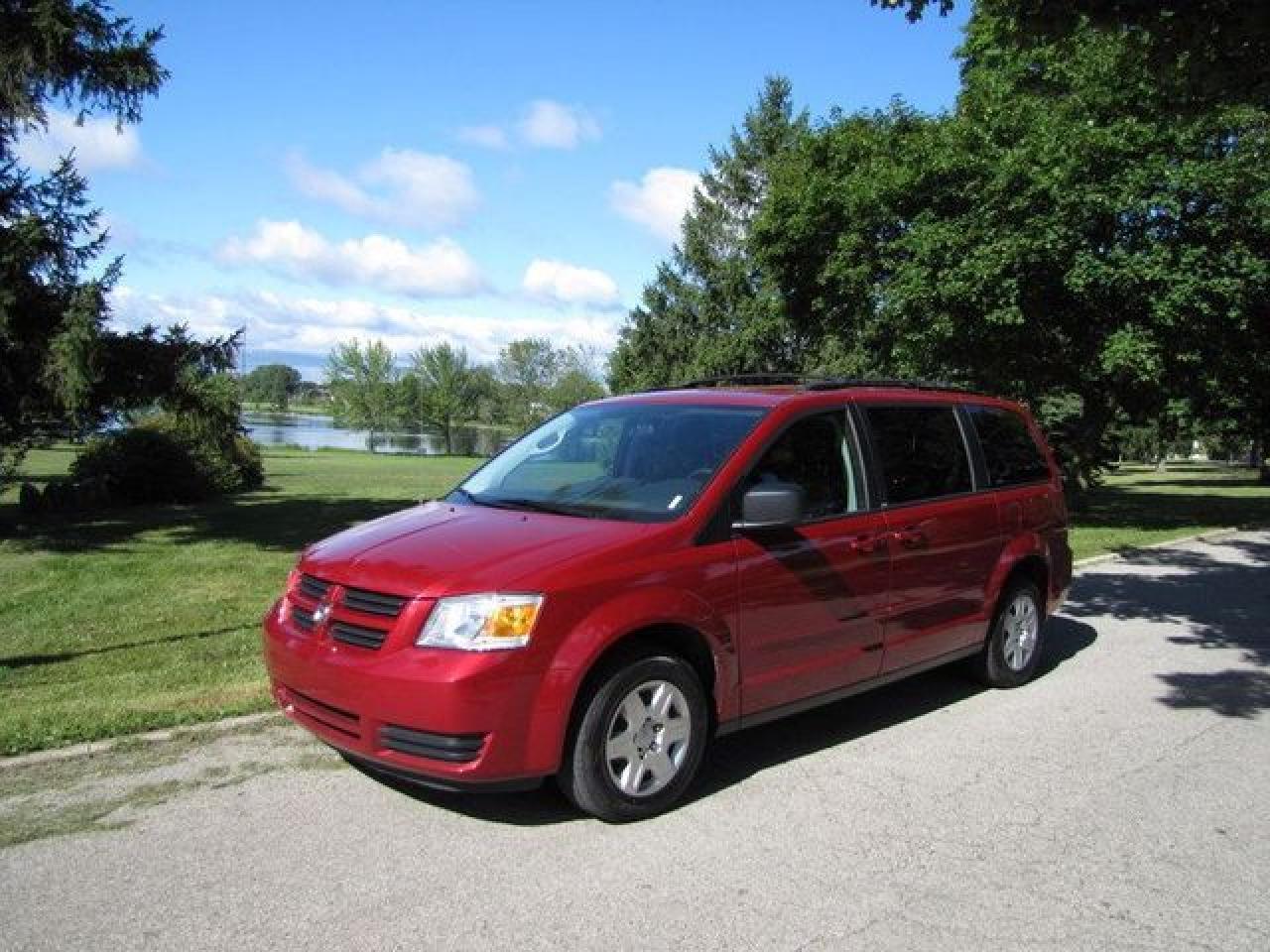 Used 2009 Dodge Grand Caravan SE STOW & GO!! QUAD SEATS!! REAR AC! Van for sale in Guelph, ON