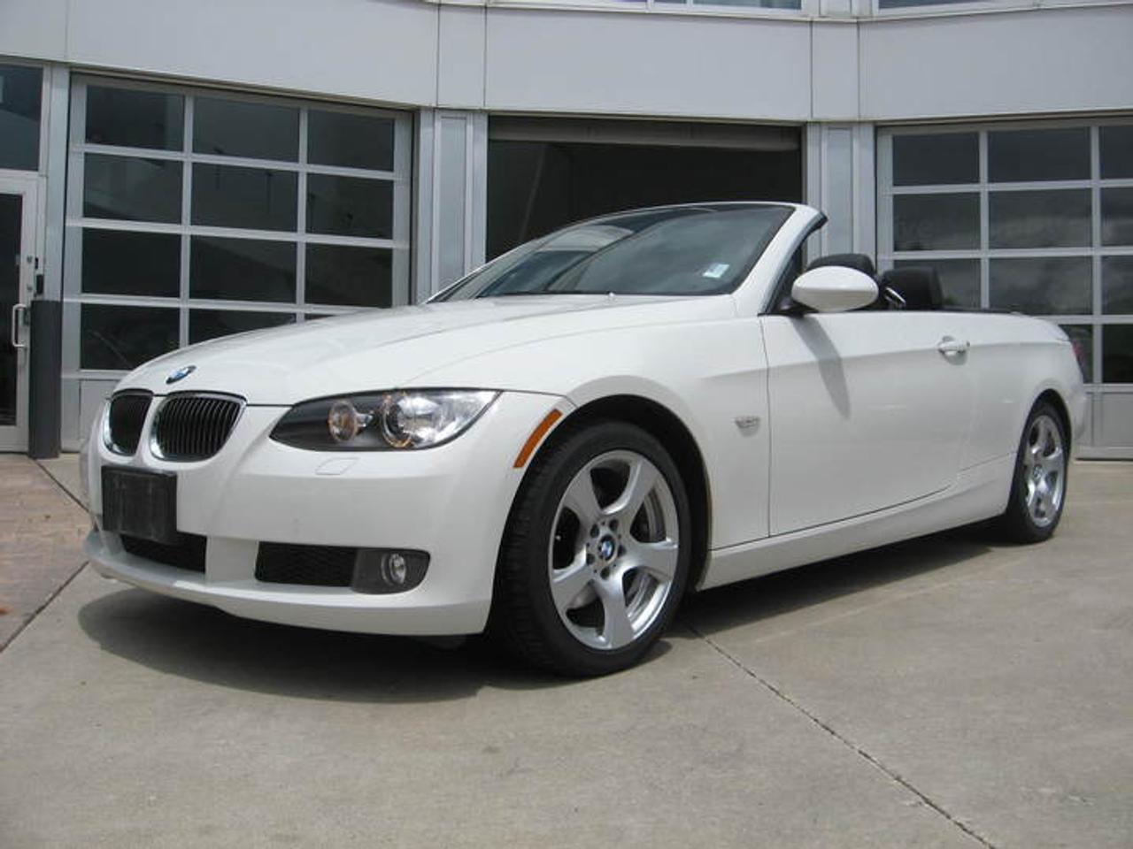 <B>Service Beyond Your Expectations at Parkview BMW </B><BR><BR>This vehicle is in pristine condition, worthy of BMWs Certified Series designation.&nbsp; The interior looks and feels clean and has obviously been kept in good condition by its previous owner. This vehicle is sure to create <B>The Ultimate Driving Experience</B> for any savvy buyer.