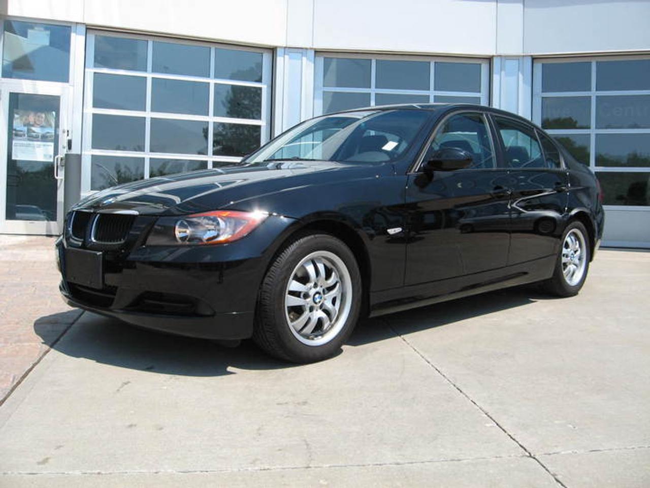 <B>Service Beyond Your Expectations at Parkview BMW </B><BR><BR>This vehicle is in pristine condition, worthy of BMWs Certified Series designation.&nbsp; The interior looks and feels clean and has obviously been kept in good condition by its previous owner. This vehicle is sure to create <B>The Ultimate Driving Experience</B> for any savvy buyer.