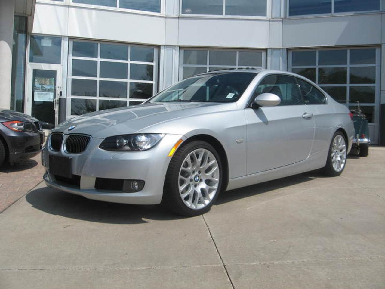 <B>Service Beyond Your Expectations at Parkview BMW </B><BR><BR>This vehicle is in pristine condition, worthy of BMWs Certified Series designation.&nbsp; The interior looks and feels clean and has obviously been kept in good condition by its previous owner. This vehicle is sure to create <B>The Ultimate Driving Experience</B> for any savvy buyer.
