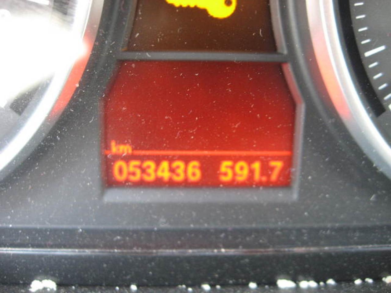 621177