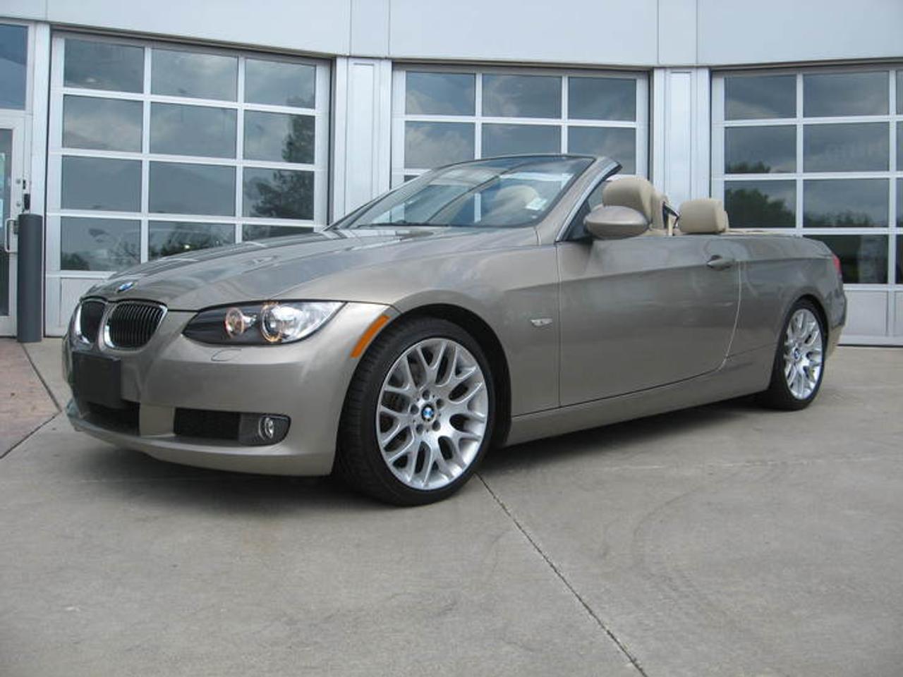 <B>Service Beyond Your Expectations at Parkview BMW </B><BR><BR>This vehicle is in pristine condition, worthy of BMWs Certified Series designation.&nbsp; The interior looks and feels clean and has obviously been kept in good condition by its previous owner. This vehicle is sure to create <B>The Ultimate Driving Experience</B> for any savvy buyer.