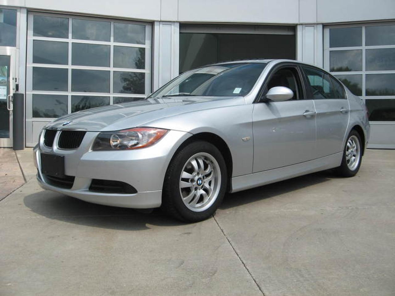 <B>Service Beyond Your Expectations at Parkview BMW </B><BR><BR>This vehicle is in pristine condition, worthy of BMWs Certified Series designation.&nbsp; The interior looks and feels clean and has obviously been kept in good condition by its previous owner. This vehicle is sure to create <B>The Ultimate Driving Experience</B> for any savvy buyer.