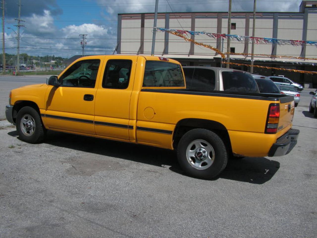 Used 2004 GMC Sierra SL for sale in Bradford, ON