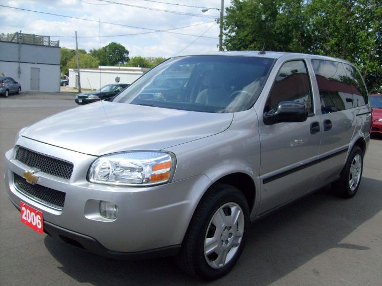 one owner lease return.Ontario vehicle with no accidents.