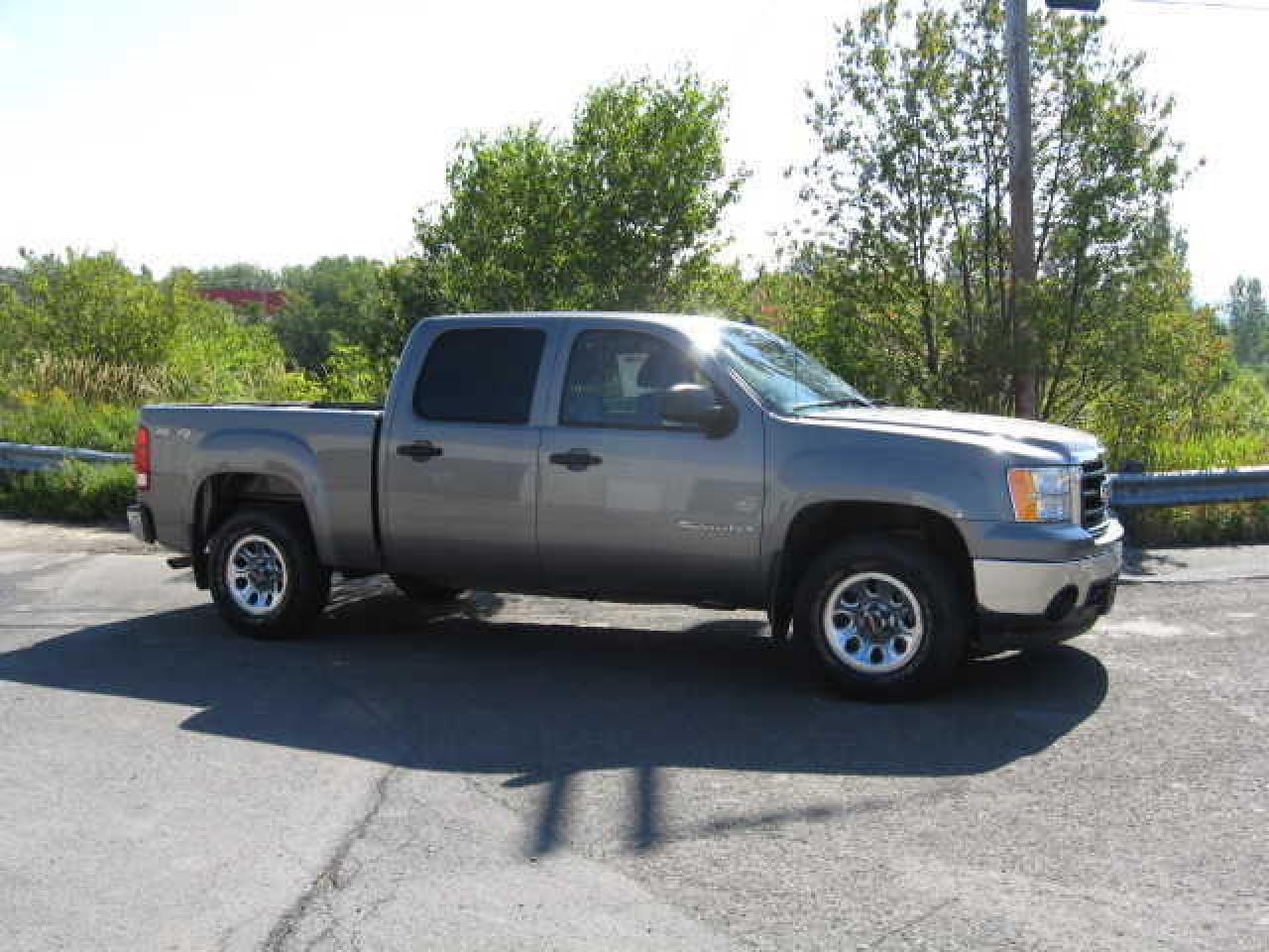 Used 2008 GMC Sierra C1500 Crew LS for sale in New Glasgow, NS