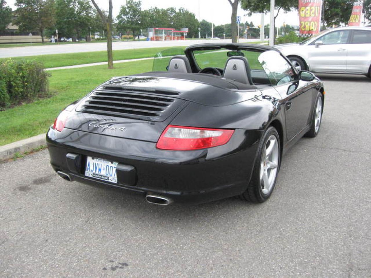 621963