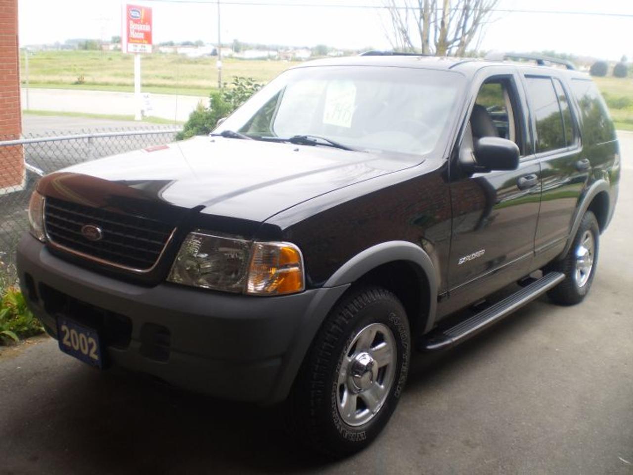 Used 2002 Ford Explorer XLS for sale in Niagara Falls, ON