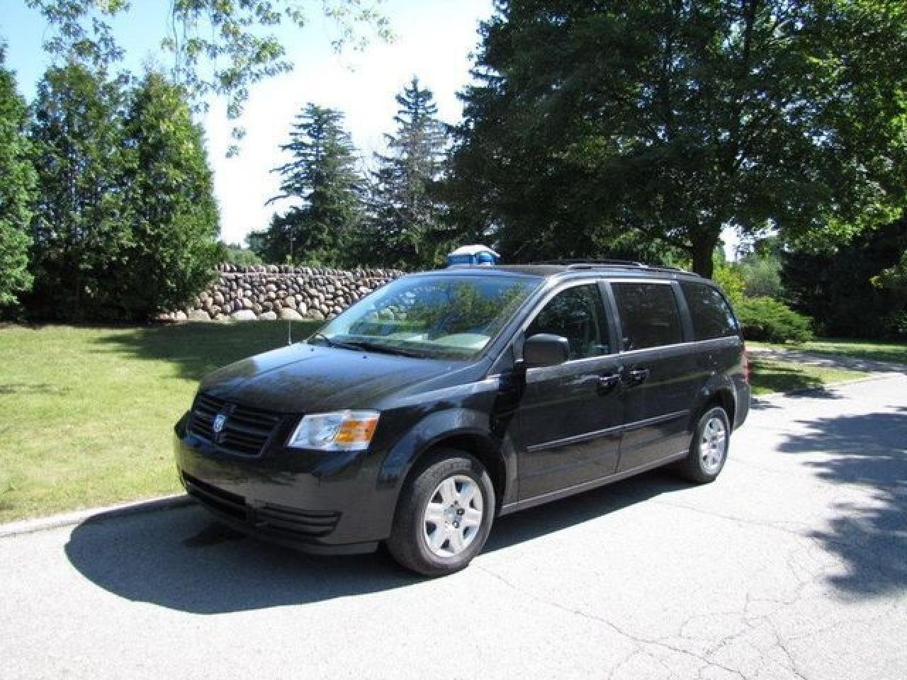 Used 2009 Dodge Grand Caravan SE STOW&GO!! QUADS!! DUAL AC!! Van for sale in Guelph, ON