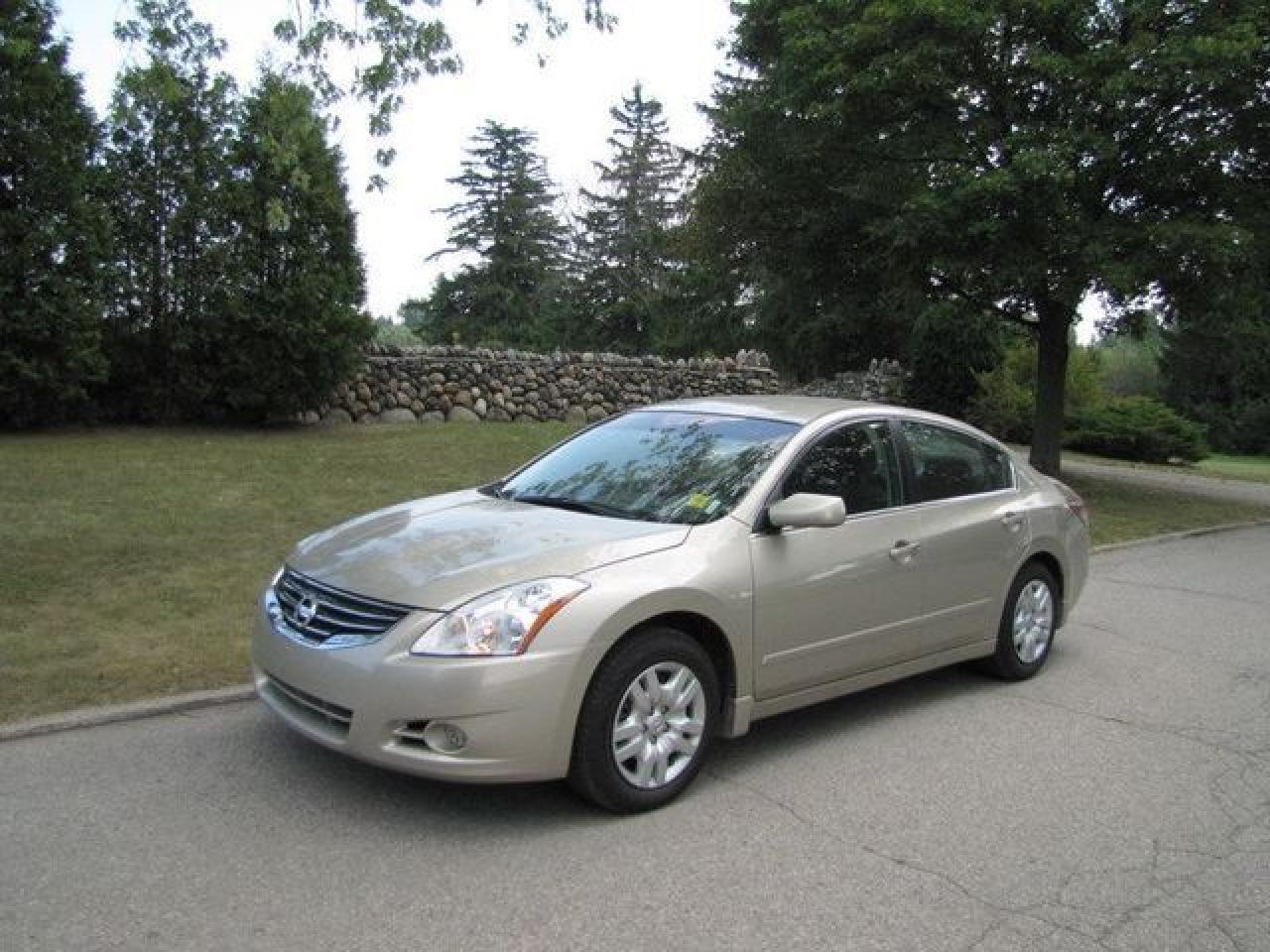 Used 2010 Nissan Altima S 2.5 XTRONIC CVT!! PUSH BUTTON START!! Sedan for sale in Guelph, ON