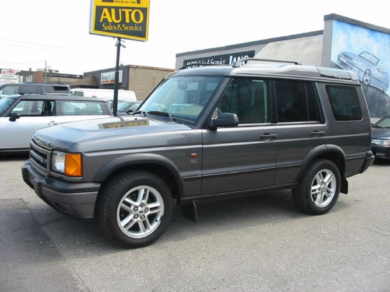 *NO BOGUS HIDDEN FEES* ONLY 71,000KMS ON THIS CLASSIC DISCOVERY 4 WHEEL DRIVE BEAUTY! WELL EQUIPPED INCLUDING DUAL ROOFS, CLIMATE CONTROL, PREMIUM AUDIO, ALLOYS, POWER WINDOWS, LOCKS, AND MORE! WILL BE SOLD CERT. AND E-TESTED FOR $13990 PLUS HST AND LICENSE!