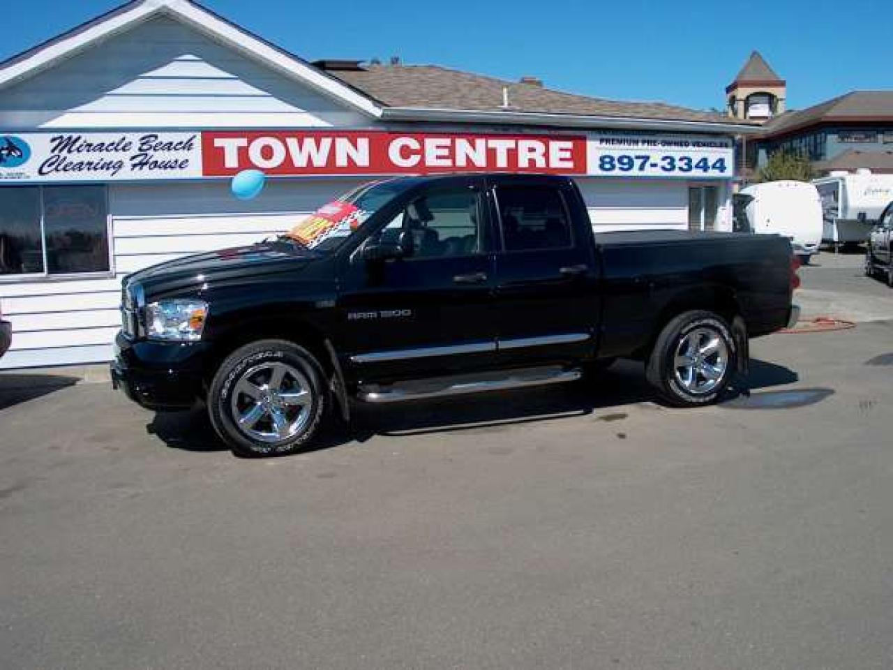 Used 2007 Dodge Ram 1500 Laramie Quad Cab 4WD for sale in Courtenay, BC