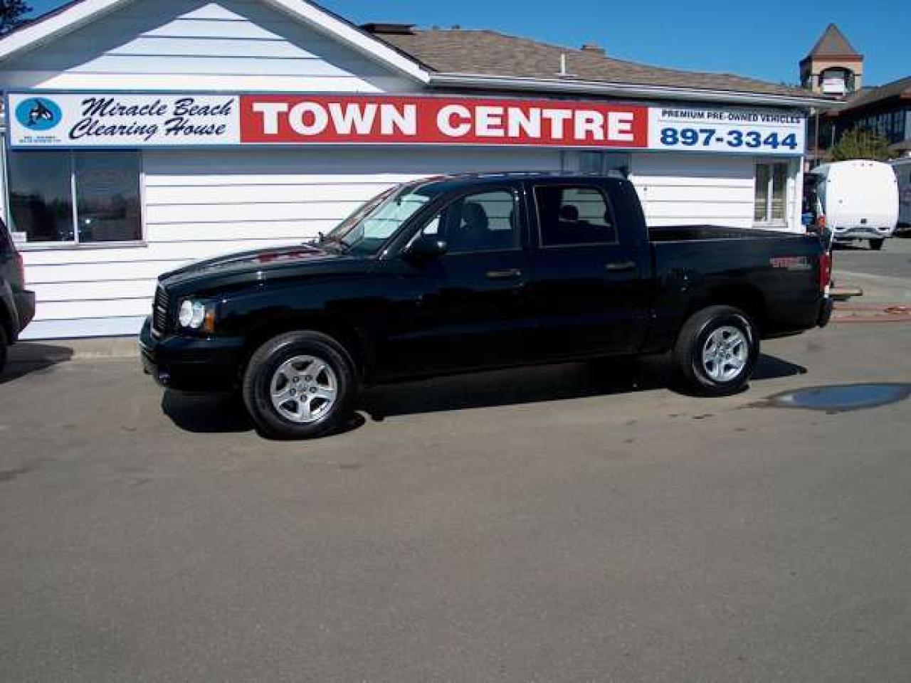 Used 2007 Dodge Dakota ST Quad Cab 4WD for sale in Courtenay, BC