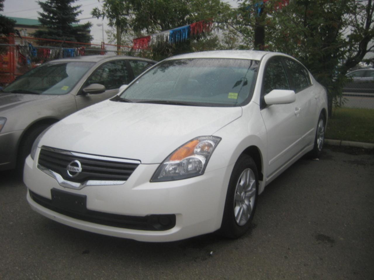 Used 2009 Nissan Altima 2.5 S for sale in Calgary, AB