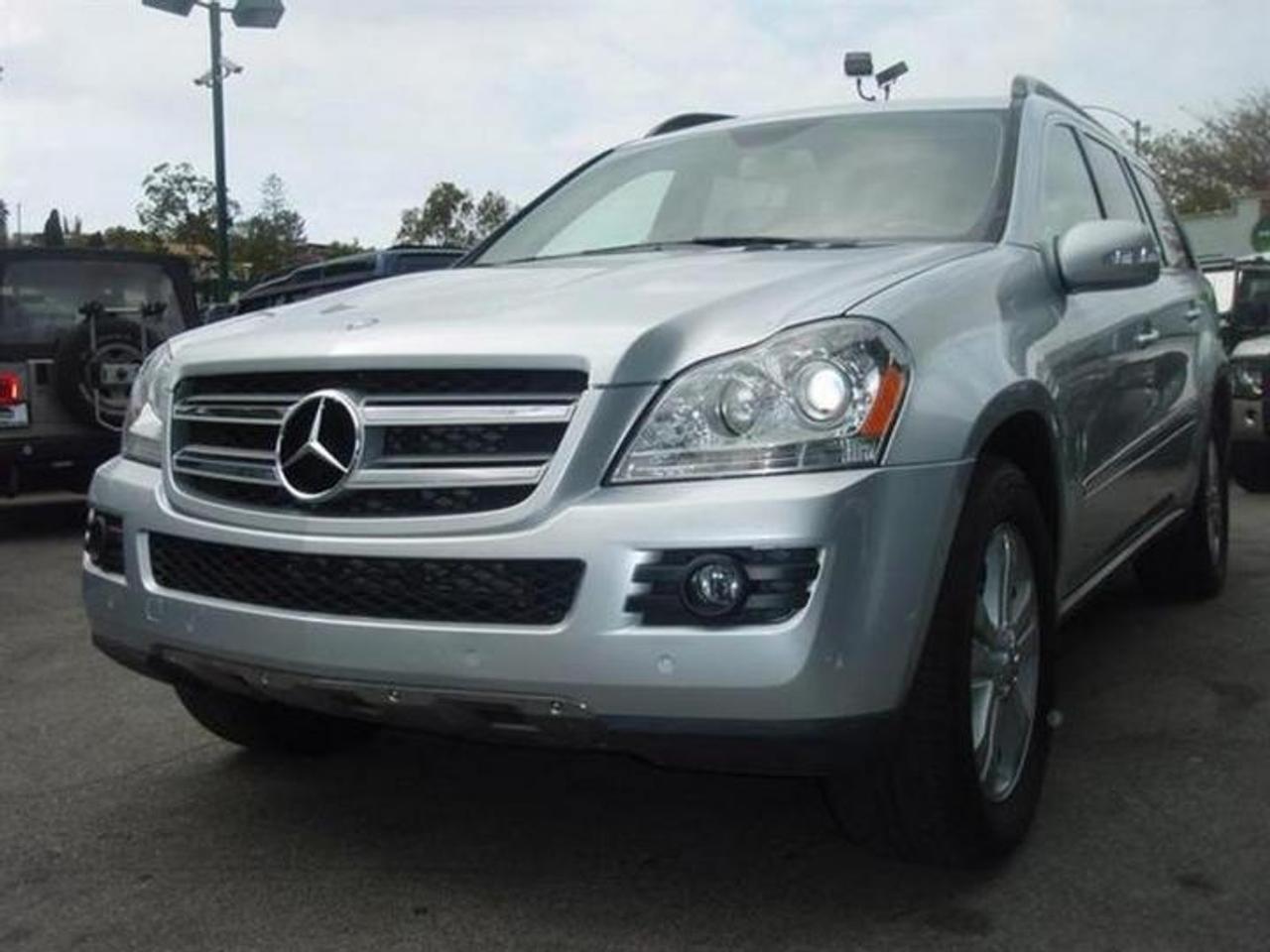 LIKE IT? BOOK A TEST DRIVE AND WE WILL BRING IT TO YOU! CALL US FOR DETAILS **NO COMMISSION SALES STAFF**ONE OWNER, NO ACCIDENTS, CD changer, Heated seats, Traction control, Telescopic steering wheel, 7 Passenger seating, Directional stability control, Fog lamps, Steering wheel audio controls.  **INCLUDES CAR CARE PKG GOOD AT ALL 7 LOCATIONS**  VISIT WWW.AUTOWORLD.CA FOR MORE PICTURES AND DETAILS. This vehicle comes with a 143 point BCAA Inspection. AUTOWORLD 604-858-6000, toll free @ 1-888-574-6179.  7854 VEDDER RD, CHILLIWACK BC, V2R 4G9