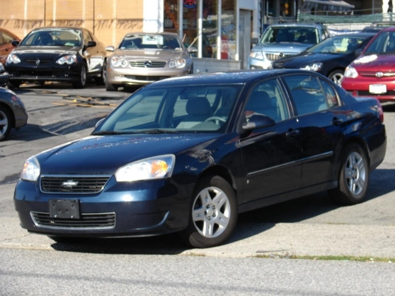 ON THE SPOT FINANCING. BLOW OUT SALE, UNBELEIVABLE PRICEING. NO ACCIDENT, LOCAL VEHICLE, VERY NICE CAR, GREAT PREOWNED INVENTORY, COME IN TODAY AND TAKE ADVANTAGE OF OUR GREAT LOW PRICES.