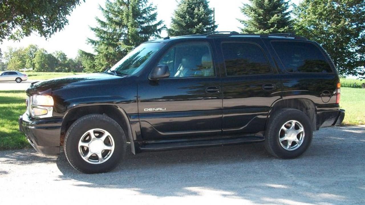 Used 2003 GMC Yukon Denali 8 Passenger for sale in Thornton, ON