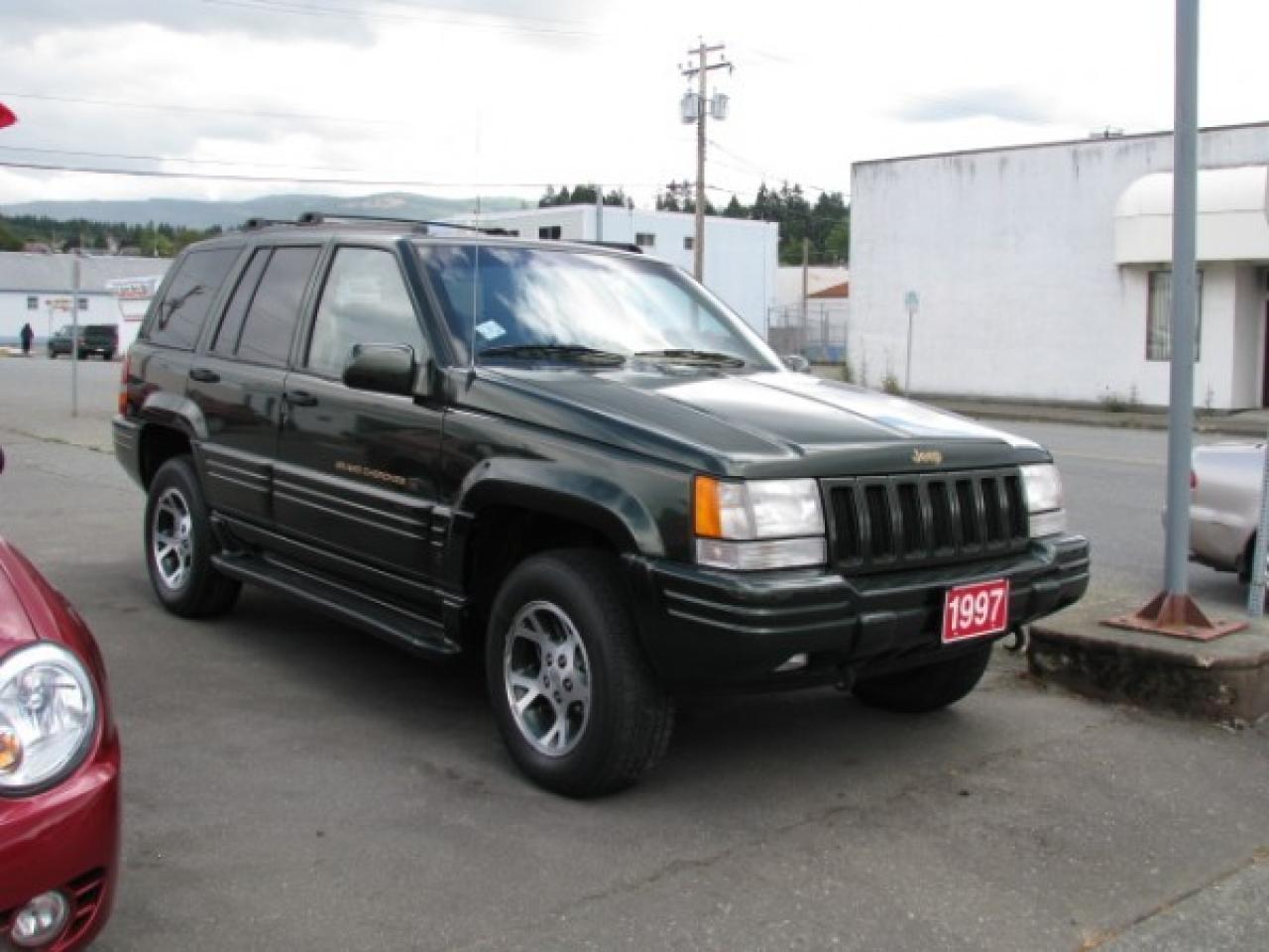 Used 1997 Jeep Grand Cherokee Orvis Limited 4WD for sale in Port Alberni, BC