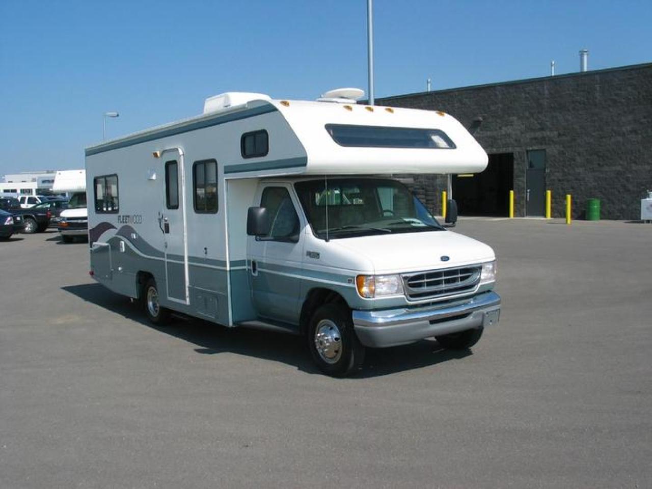 Used 2000 Ford FLEETWOOD  for sale in Lethbridge, AB