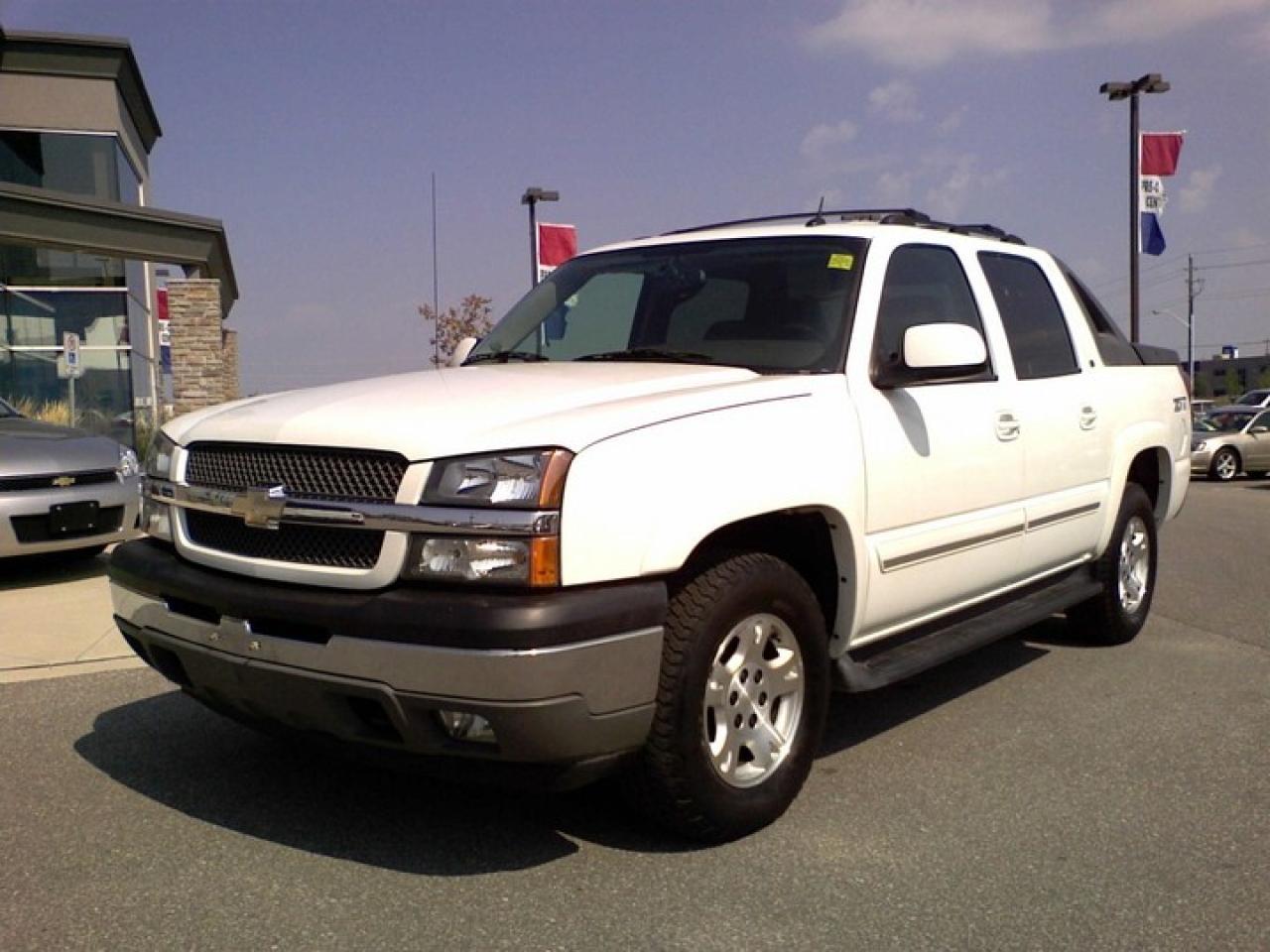 Used 2005 Chevrolet Avalanche 1500 LT Sport Utility Pickup5 1/4 ft for sale in Barrie, ON