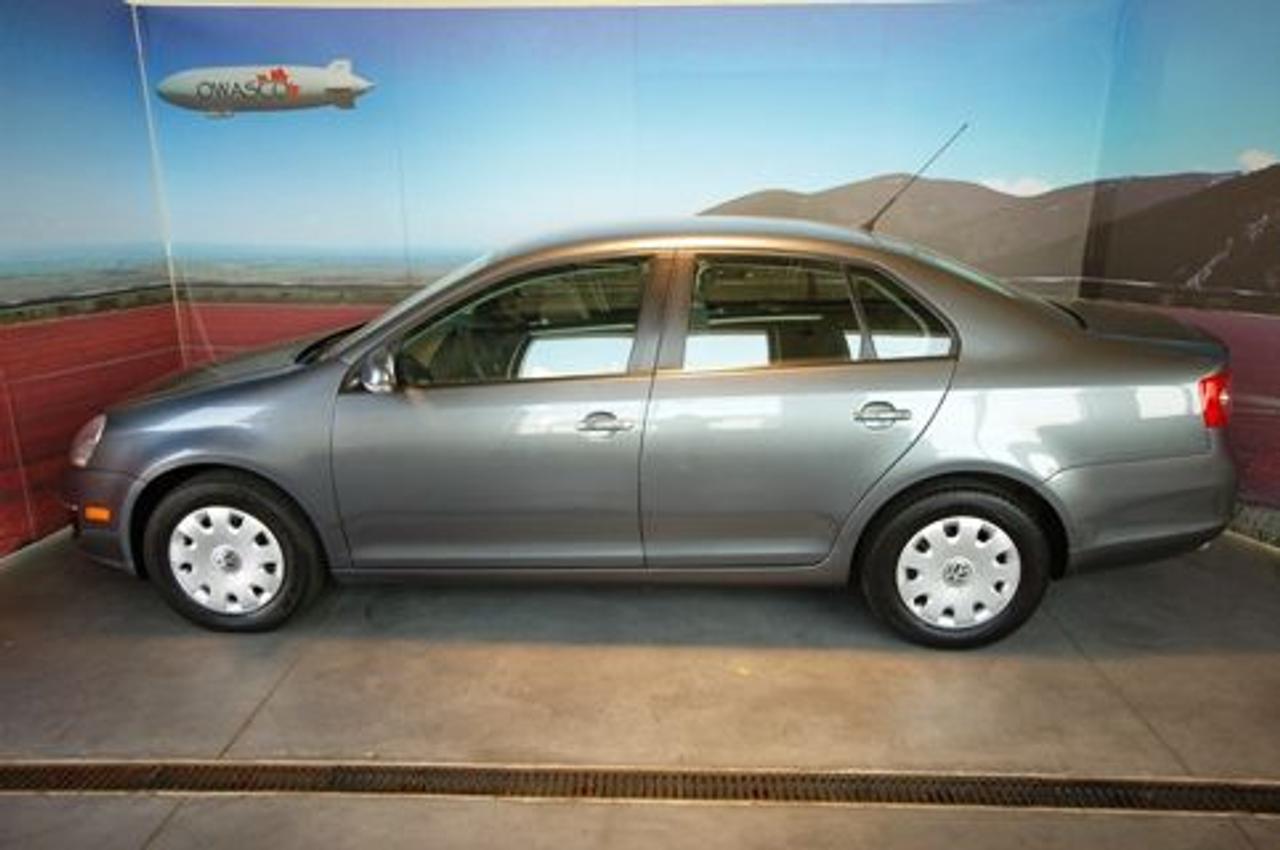 VW JETTA! 2 YEARS OR 40,000KM FACTORY WARRANTY INCLUDED! AUTOMATIC TRANSMISSION, HEATED SEATS, POWER WINDOWS, POWER LOCKS, CRUISE CONTROL, WONT LAST LONG! ASK ABOUT OUR SPECIAL FINANCE RATES! *plus applicable taxes*