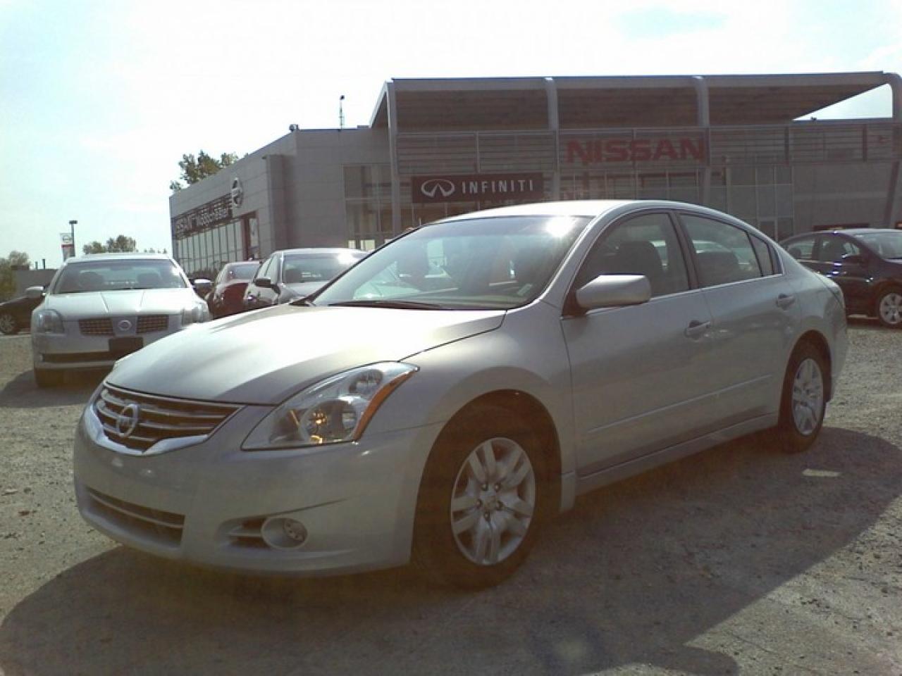 Used 2010 Nissan Altima  for sale in Mississauga, ON