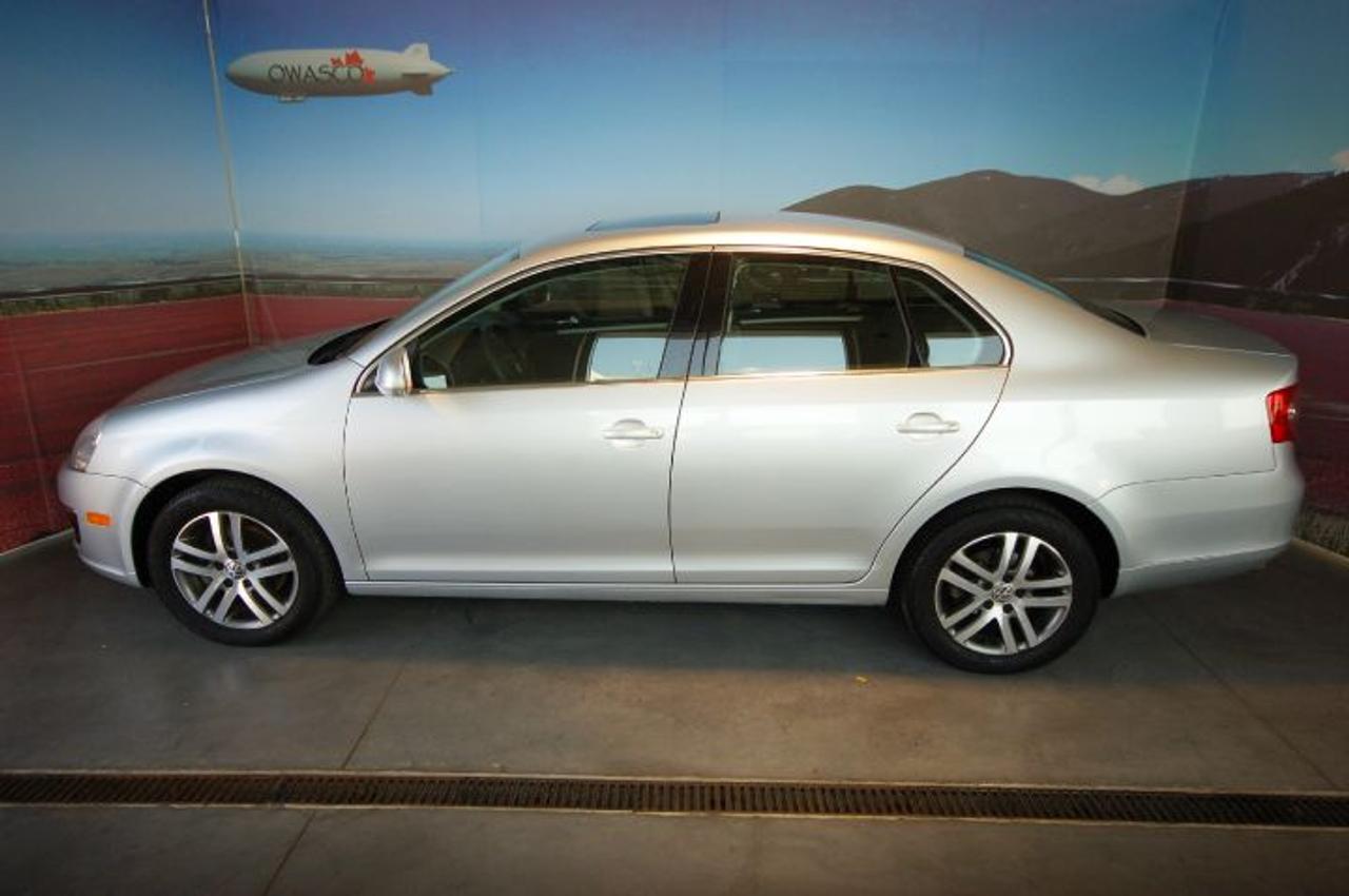JETTA DIESEL! THE FAMOUS TDI, SAVE $$$ ON FUEL! 2 YEARS OR 40,000KM VW CERTIFIED WARRANTY INCLUDED! ASK ABOUT OUR SPECIAL FINANCE RATES! *plus applicable taxes*