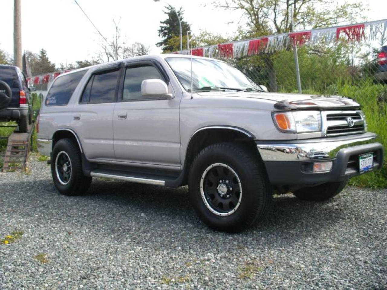 Used 2000 Toyota 4Runner SR5 for sale in Courtenay, BC