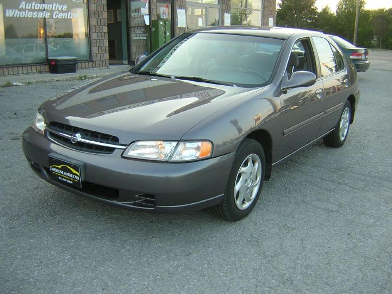 Used 1998 Nissan Altima GXE for sale in Newmarket, ON
