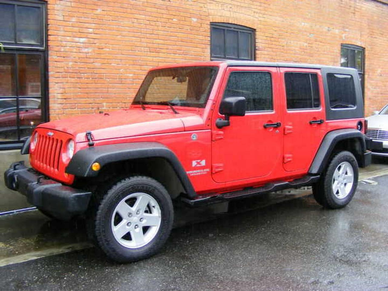 A local one owner 5 speed Wrangler X Unlimited. Removable hard and soft top, cloth interior, new Yokohama tires, tilt, premium sound, privacy glass,rear wiper, power windows, sway bar and axle lock, bluetooth. 
Lease or finance. All trades accepted. Only 28,000 kms, balance of warranty, just serviced. 
Email Rob@bluestarmotors.com  Phone: 604.649.1975 
 
dlr10290
www.bluestarmotors.com