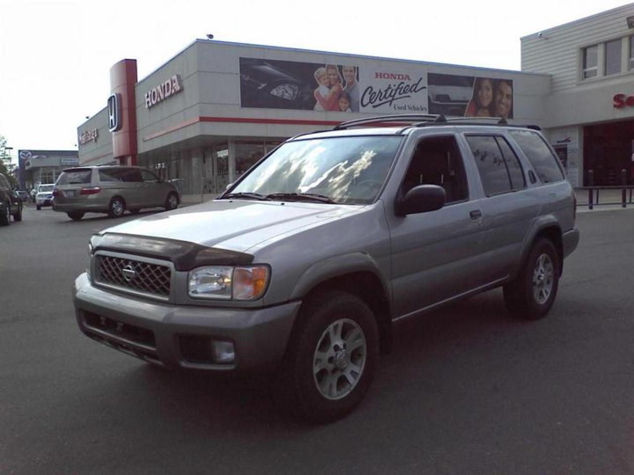Used 2000 Nissan Pathfinder SE Sport Utility 4D for sale in Mississauga, ON