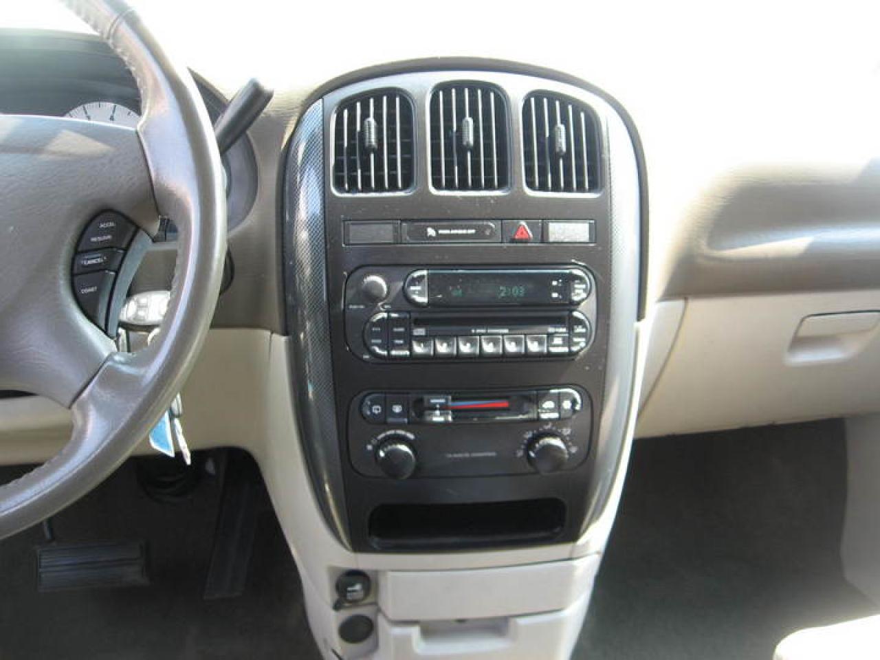 2007 Dodge Caravan SXT Touring Photo38