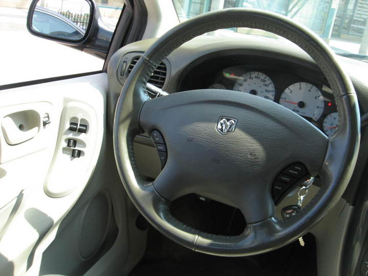 2006 Dodge Grand Caravan SXT(Leather) *** $10,998 *** Photo12