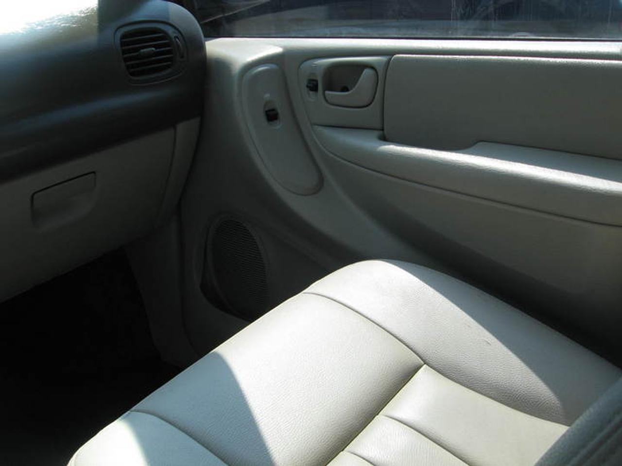2006 Dodge Grand Caravan SXT(Leather) *** $10,998 *** Photo14