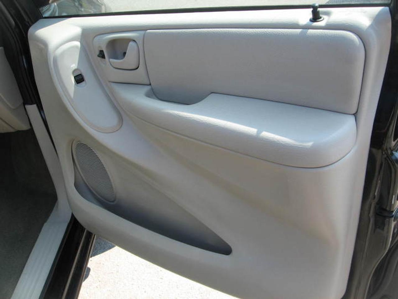 2006 Dodge Grand Caravan SXT(Leather) *** $10,998 *** Photo16