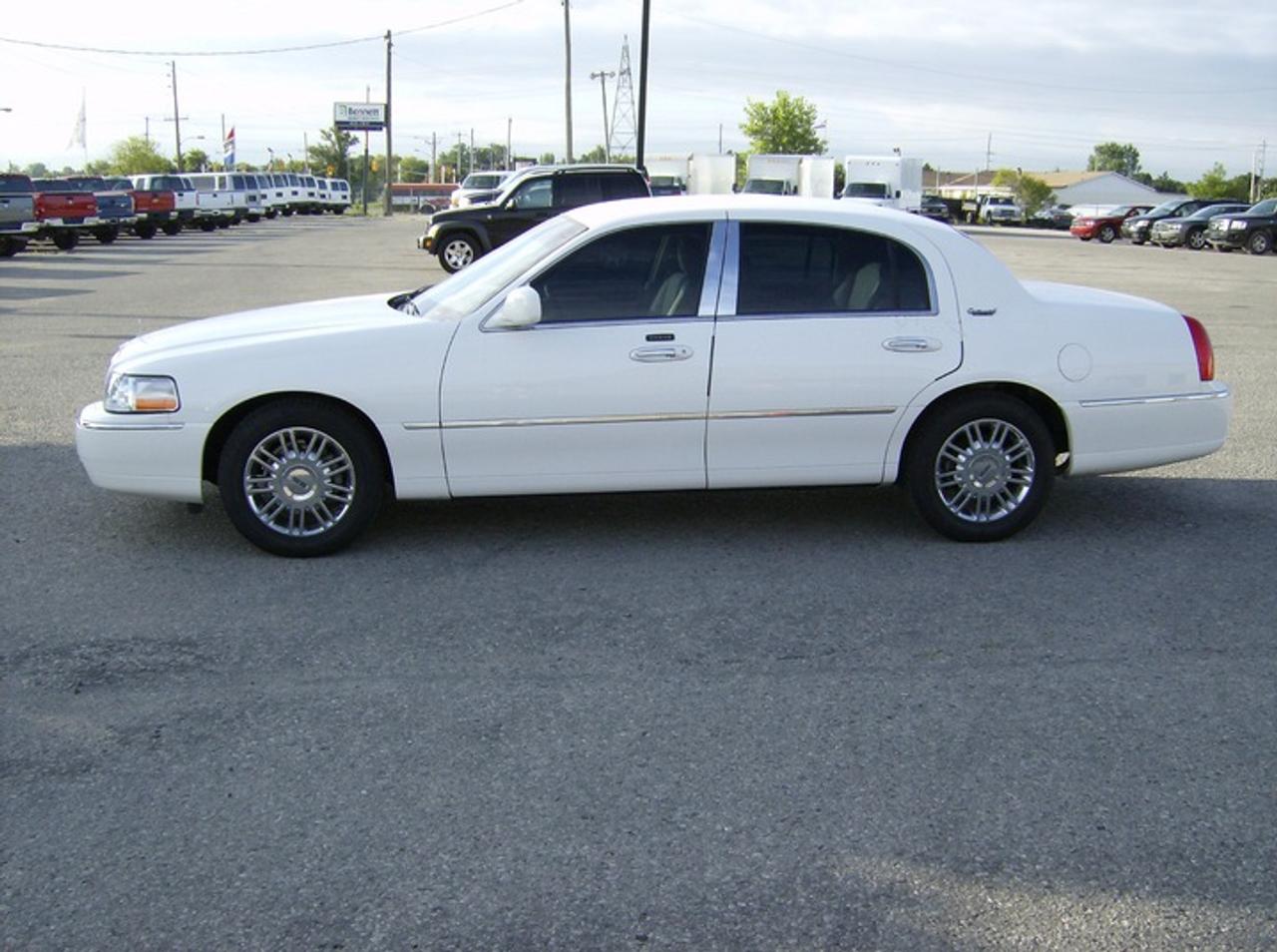 CONTINENTAL PKG. CHROME WHEELS.LOADED BEAUTIFUL CAR. CALL JOHN GOWER TOLL FREE AT 877 217 0643 OR EMAIL ME AT JOHN@BENNETTFLEET.COM  USA DAILY RENTAL